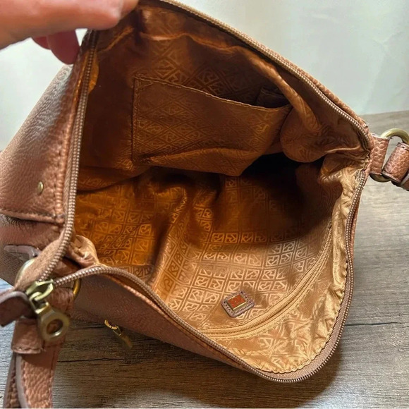 Relic Collection Faux Brown Leather Pebble Texture Satchel - Picture 4 of 5